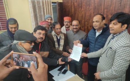 श्री आदि महादेव काशी धर्मालय मुक्ति न्यास द्वारा अभियान के प्रथम चरण के अंतर्गत "काशी धार्मिक नगरी घोषित हो" प्रतिनिधिमंडल ने जिलाधिकारी द्वारा मुख्यमंत्री व मण्डलायुक्त को सौंपा ज्ञापन