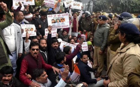 IIT-BHU Gangrape: वाराणसी में कांग्रेस का प्रदर्शन, पुलिस और कार्यकर्ताओं में झड़प