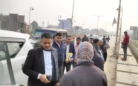 बनारस में कई सड़कों का चौड़ीकरण, डीएम ने पहड़िया से आजमगढ़ अंडरपास तक देखा निर्माण