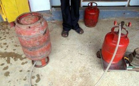 वाराणसी में नही रुक रही है अवैध गैस रिफिलिंग ,धमाके के साथ दो की मौत