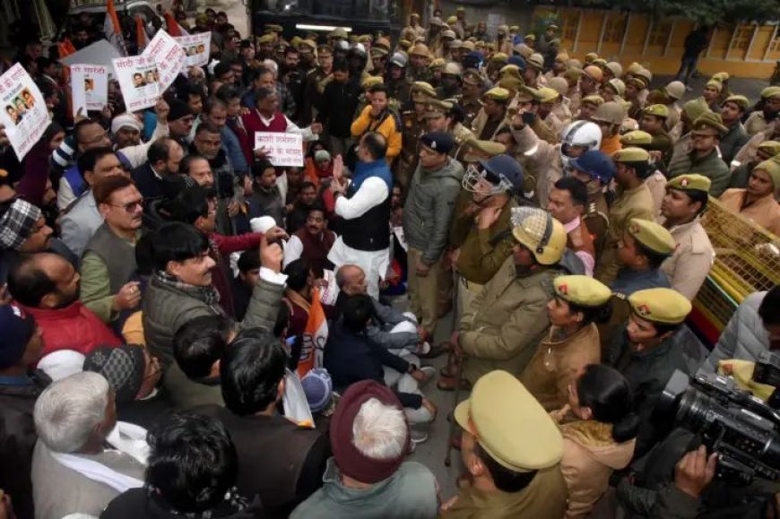 IIT-BHU Gangrape: वाराणसी में कांग्रेस का प्रदर्शन, पुलिस और कार्यकर्ताओं में झड़प
