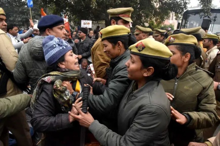 IIT-BHU Gangrape: वाराणसी में कांग्रेस का प्रदर्शन, पुलिस और कार्यकर्ताओं में झड़प