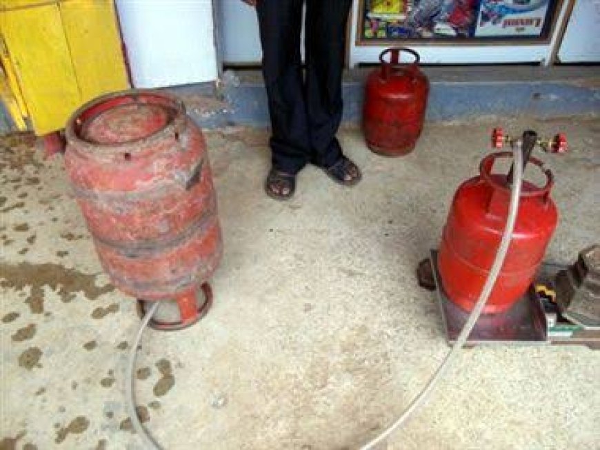 वाराणसी में नही रुक रही है अवैध गैस रिफिलिंग ,धमाके के साथ दो की मौत