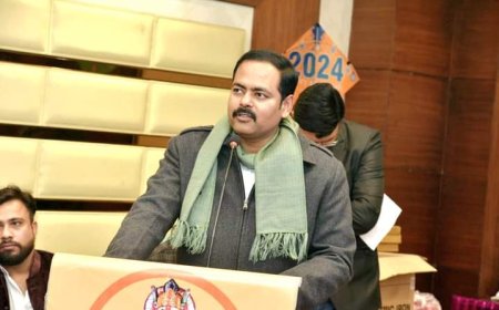 प्रदेश में लागू हो पत्रकार सुरक्षा कानून,पत्रकारों मील गुज़ारा भत्ता व कैशलेस इलाज:आशुतोष सिन्हा (MLC)