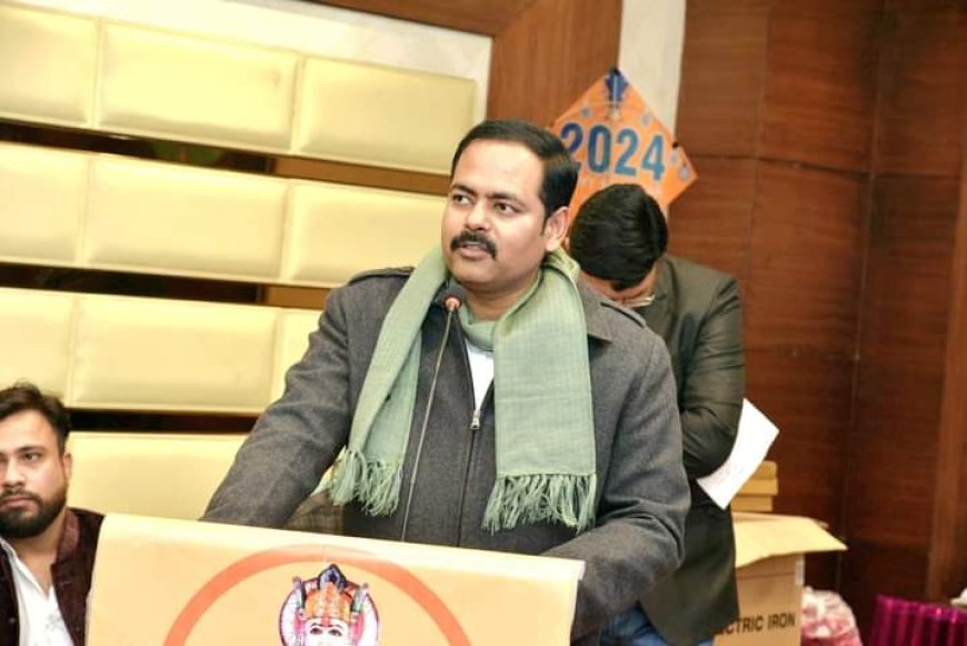 प्रदेश में लागू हो पत्रकार सुरक्षा कानून,पत्रकारों मील गुज़ारा भत्ता व कैशलेस इलाज:आशुतोष सिन्हा (MLC)