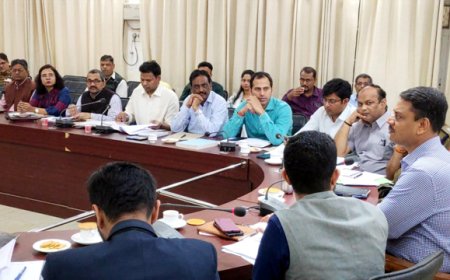 निर्वाचन कार्य में किसी प्रकार की लापरवाही बर्दाश्त नहीं की जाएगी : एस. राजलिंगम