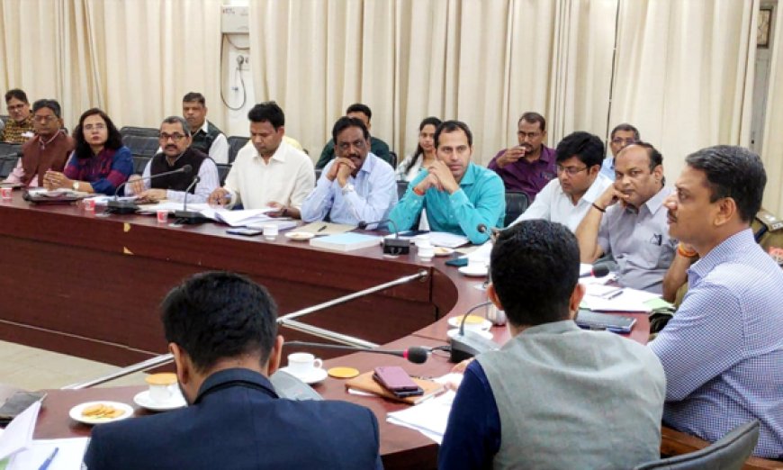 निर्वाचन कार्य में किसी प्रकार की लापरवाही बर्दाश्त नहीं की जाएगी : एस. राजलिंगम