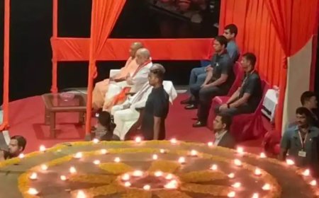 गृहमंत्री अमित शाह व मुख्यमंत्री योगी सामिल हुए गंगा आरती में