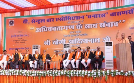 मुख्यमंत्री ने वाराणसी में अधिवक्ताओं से किया संवाद