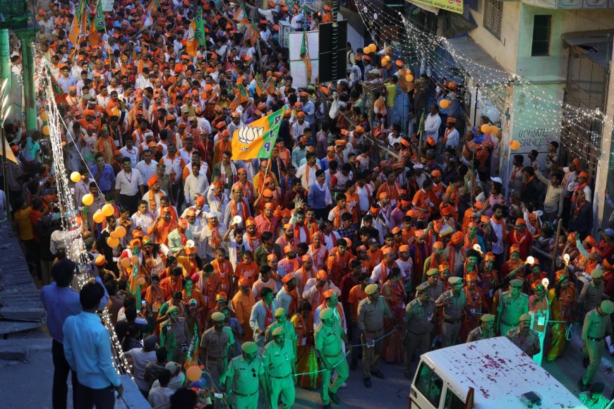 PM Modi Mega Road Show:वाराणसी नामांकन के पूर्व  नरेंद्र मोदी का मेगा रोड शो उमड़ा जनसैलाब