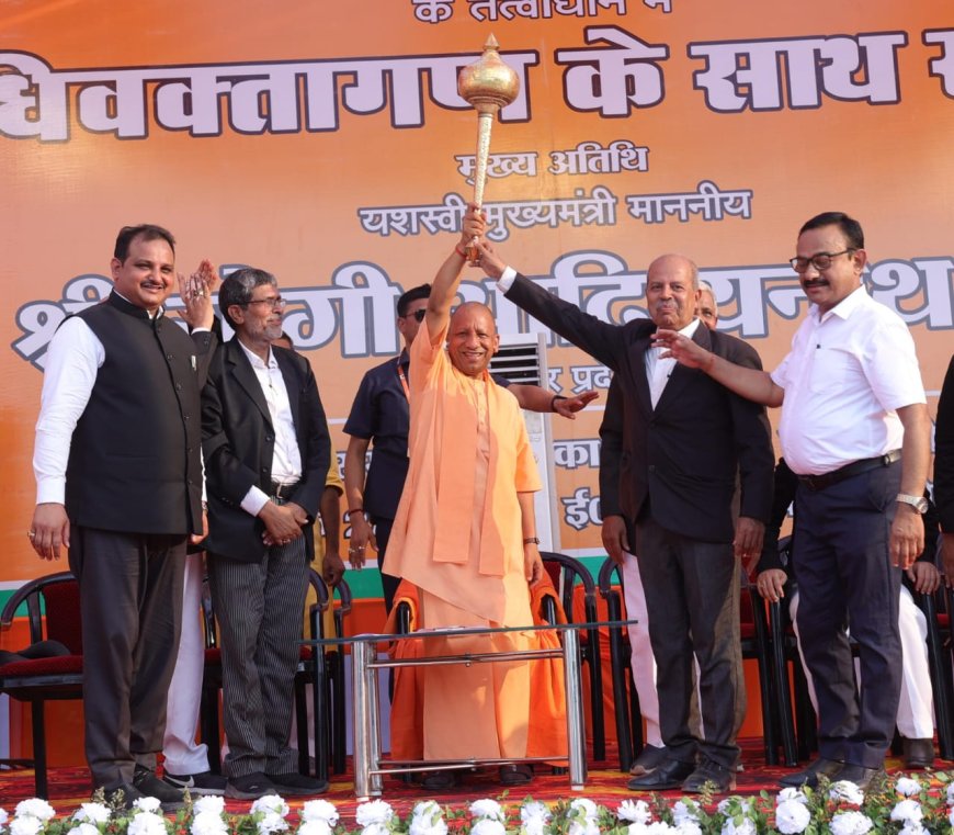 मुख्यमंत्री ने वाराणसी में अधिवक्ताओं से किया संवाद