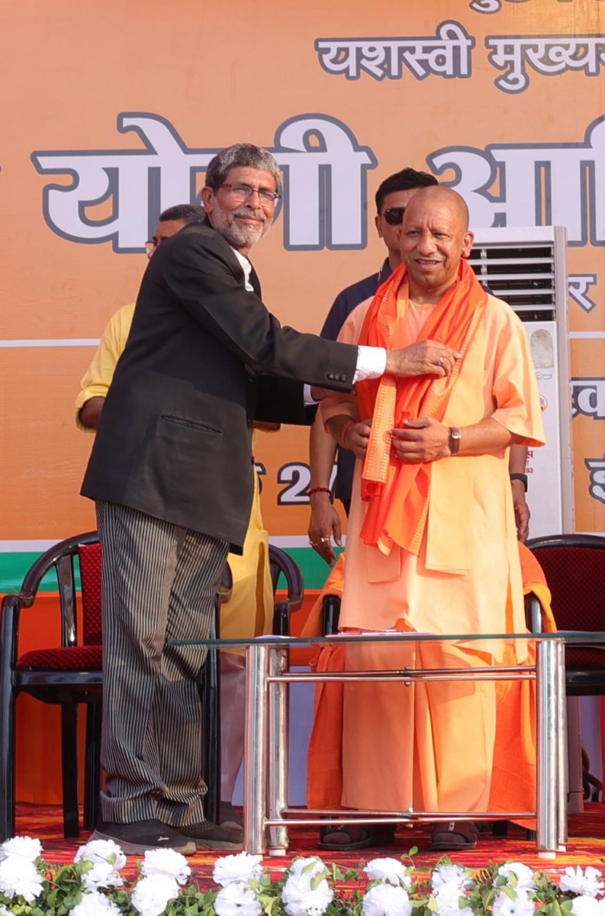 मुख्यमंत्री ने वाराणसी में अधिवक्ताओं से किया संवाद