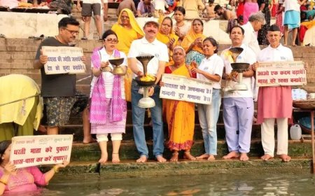 वाराणसी फ्रांस की न्यायिक अधिकारी ने पति संग उतारी माँ गंगा आरती