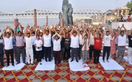 वाराणसी में योग का संदेश एक साथ दिया मंत्री,विधयक और जिलाधिकारी ने