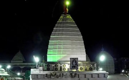 वाराणसी से करीब 500 किमी दूर है, जहां काशी विश्वनाथ बाबा विराजमान हैं