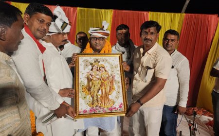 कोरौत में चौरा माता का भव्य वार्षिक श्रृंगार, कांग्रेस अध्यक्ष अजय राय हुए शामिल