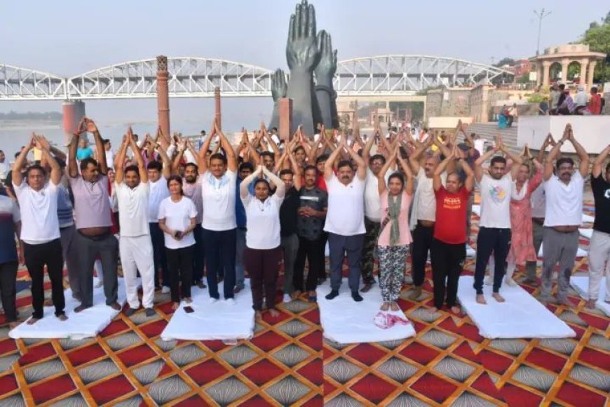 वाराणसी में योग का संदेश एक साथ दिया मंत्री,विधयक और जिलाधिकारी ने
