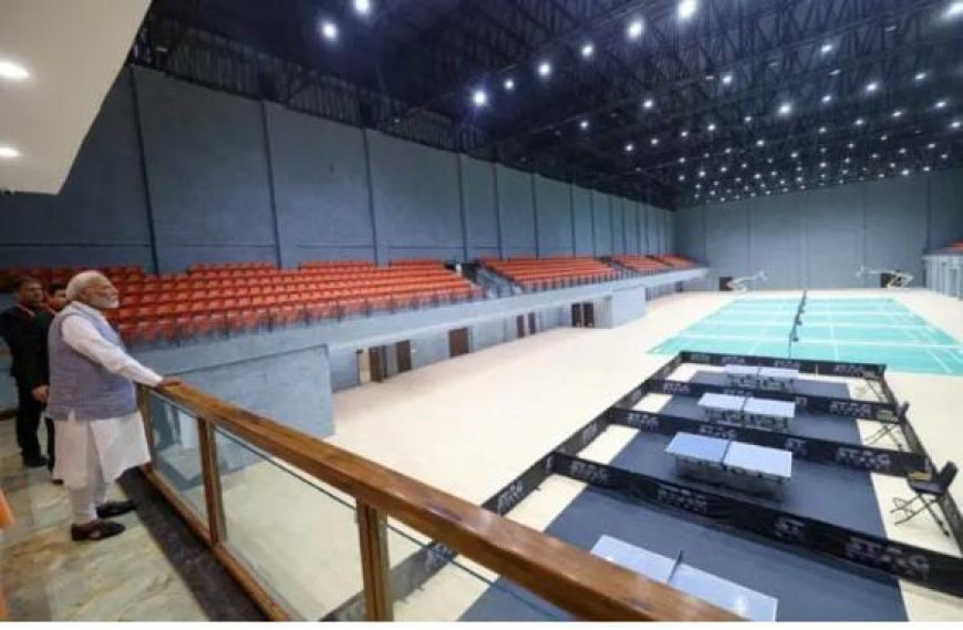 एक दिवसीय दौरे पर वाराणसी पहुंचे प्रधानमंत्री नरेन्द्र मोदी ने सिगरा स्टेडियम का किया निरीक्षण