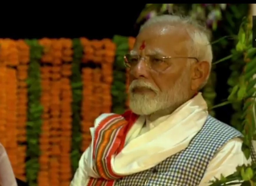 प्रधानमंत्री के वाराणसी दौरे पर गंगा आरती के समय रामजन्म योगी ने बजाया बिना रुके 2:40 सेकंड तक शंख