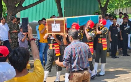 डोडा में आतंकी हमले में शहीद अजय सिंह नरुका का पार्थिक शरीर पहुंचा पैतृक निवास, लोगो की आंखे हुई नम