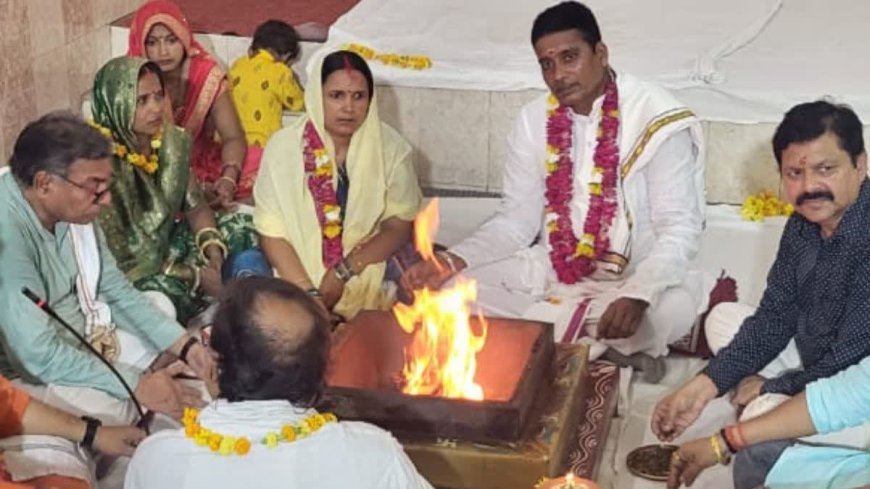 रिजवाना बनी गुड़िया,मो0 अजहरुद्दीन बना डब्लू सिंह और बेटा मो0 राज से राज सिंह,चंदौली के दम्पत्ति ने वैदिक मंत्रों के बीच सनातन धर्म मे शामिल होने का संकल्प ले की घर वापसी