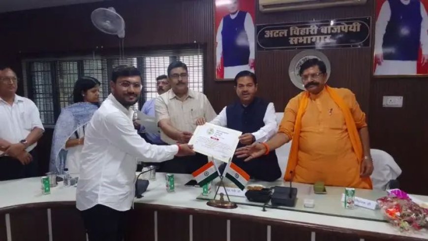 नाश्ता कहाँ है? पूछा मिला बर्खास्तगी का आदेश, नये नवेले लेखपाल का रवैया ना आया रास।