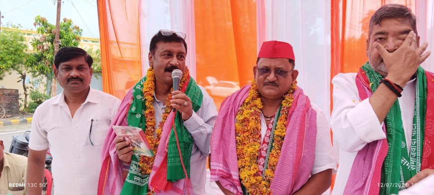 चंदौली सांसद वीरेंद्र सिंह के नेतृत्व में गणेशपुर के पार्षद ने थामा पुनः सपा का  दामन