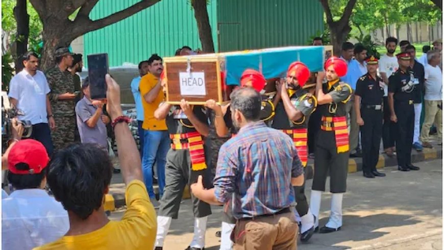 डोडा में आतंकी हमले में शहीद अजय सिंह नरुका का पार्थिक शरीर पहुंचा पैतृक निवास, लोगो की आंखे हुई नम
