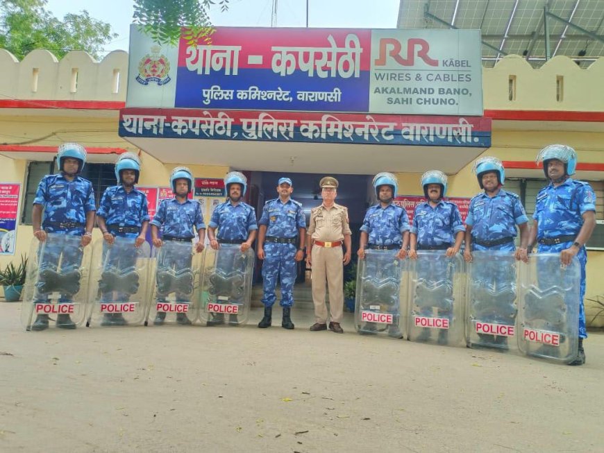 वाराणसी:रैपिड एक्शन फोर्स द्वारा वाराणसी कमिश्नरेट के संवेदनशील थाना क्षेत्रों का भ्रमण किया गया