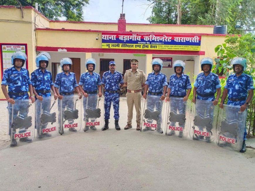 वाराणसी:रैपिड एक्शन फोर्स द्वारा वाराणसी कमिश्नरेट के संवेदनशील थाना क्षेत्रों का भ्रमण किया गया