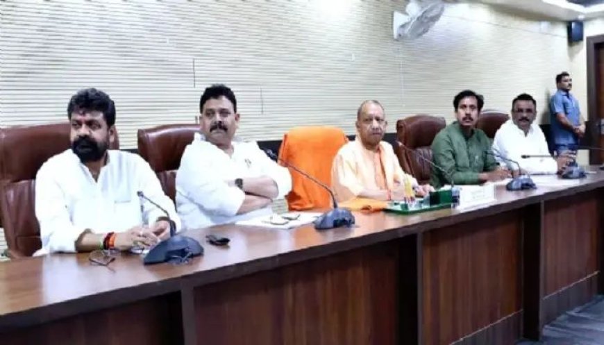 वाराणसी:एक दिवसीय दौरे पर मुख्यमंत्री योगी आदित्यनाथ पहुँचे काशी,बाबा विश्वनाथ, काल भैरव मंदिर में दर्शन पूजन कर  ली समीक्षा बैठक कहा- "श्रावण मास में आने वाले श्रद्धालुओं को ना हो कोई परेशानी"