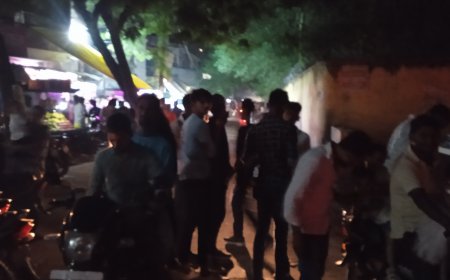 वाराणसी ये दृश्य है नाथुपुर का जहां पास में रावण जलता है।