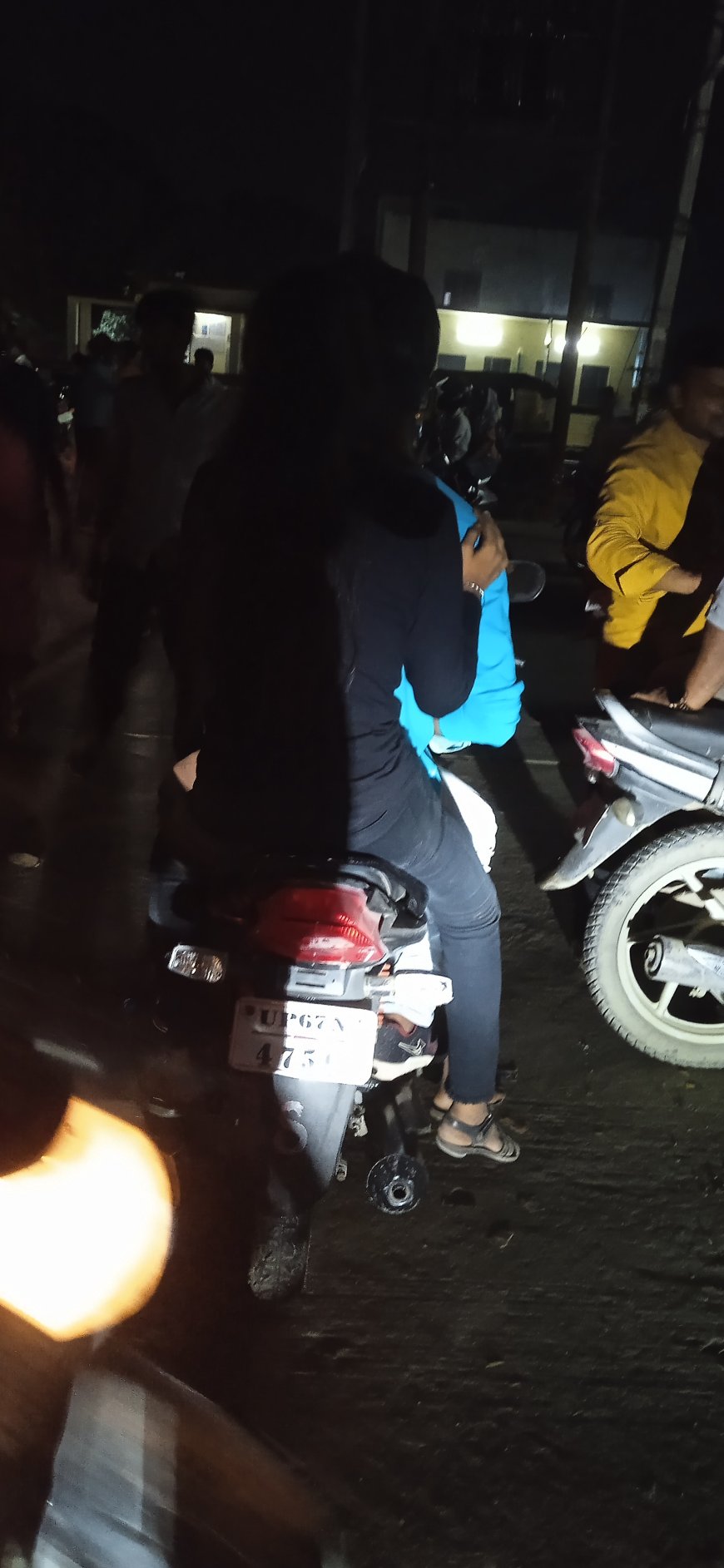 वाराणसी ये दृश्य है नाथुपुर का जहां पास में रावण जलता है।