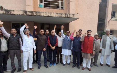 विद्युत कर्मचारी संयुक्त संघर्ष समिति द्वारा,वाराणसी एवं आगरा विद्युत वितरण निगमों के निजीकरण का पॉवर कारपोरेशन का अदूरदर्शी निर्णय निरस्त करने की माo मुख्यमंत्री जी से अपील