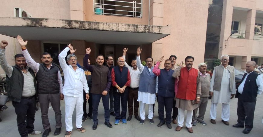 विद्युत कर्मचारी संयुक्त संघर्ष समिति द्वारा,वाराणसी एवं आगरा विद्युत वितरण निगमों के निजीकरण का पॉवर कारपोरेशन का अदूरदर्शी निर्णय निरस्त करने की माo मुख्यमंत्री जी से अपील