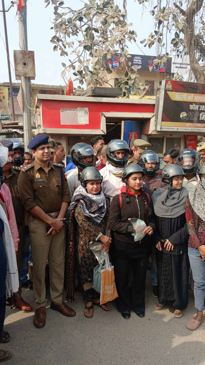 यातायात माह के अंतिम दिन ऐसा क्या हुआ कि जमकर हुई वाराणसी पुलिस की तारीफ, खिल उठे लोगो के चेहरे......