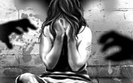 पत्नी से गुस्साये पति ने नाबालिग सगी बेटी से किया दुष्कर्म