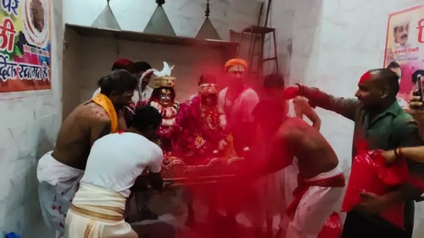 वाराणसी: रंगभरी एकादशी महंत आवास से पालकी में विदा कर गौरा को विश्वनाथ धाम  पहुंचे महादेव