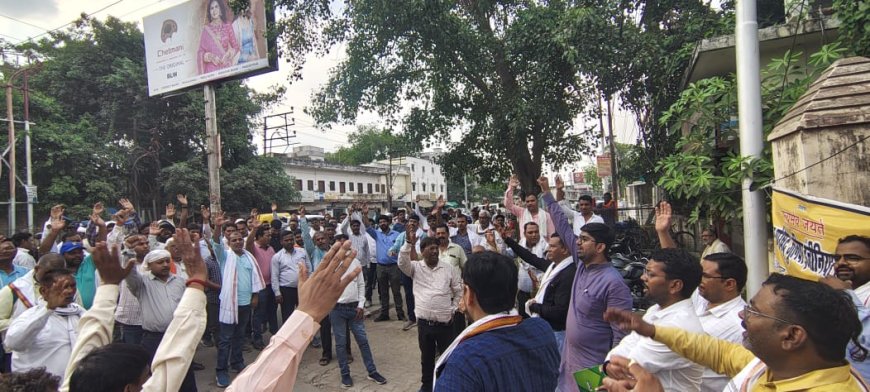 देश में  27 लाख से अधिक बिजलिकर्मियो की  भांति वाराणसी में बिजली के निजीकरण के विरोध में  प्रदर्शन जारी