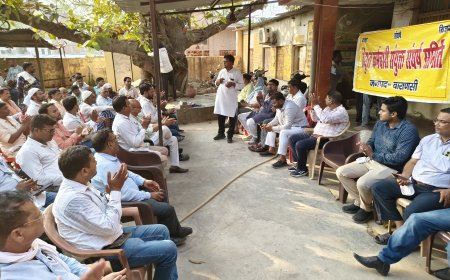 निजीकरण का विरोध: बनारस के बिजलिकर्मियो ने कज्जाकपुरा स्थित बिजली कार्यालय पर आज जोरदार जनजागरण सभा सम्पन्न हुई जिसमें काफी संख्या में लोग उपस्थित रहे