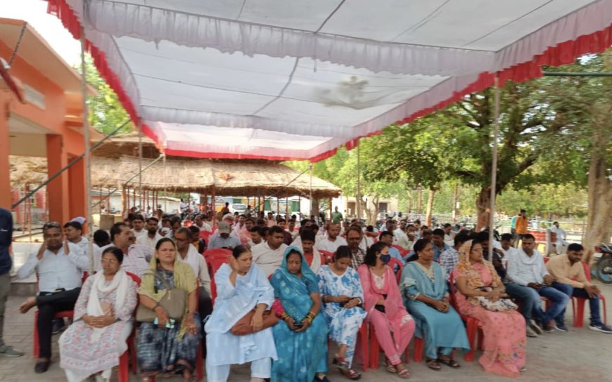 बिजलिकर्मियो ने 191वें दिन प्रबन्ध निदेशक कार्यालय के सामने बिजली के निजीकरण के विरोध में किया उग्र प्रदर्शन