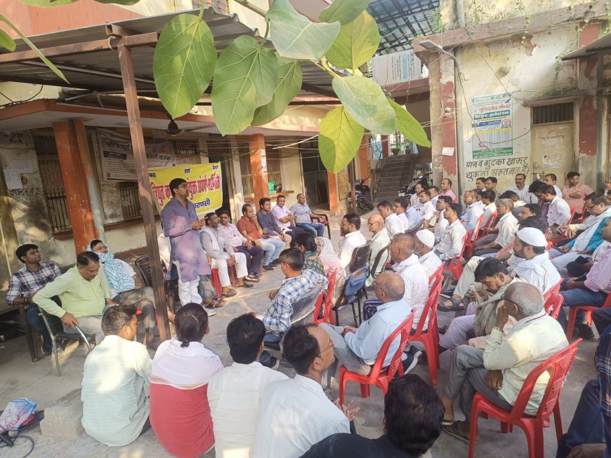 निजीकरण का विरोध: बनारस के बिजलिकर्मियो ने कज्जाकपुरा स्थित बिजली कार्यालय पर आज जोरदार जनजागरण सभा सम्पन्न हुई जिसमें काफी संख्या में लोग उपस्थित रहे