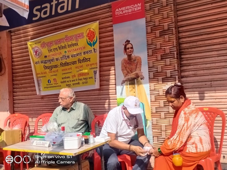 श्री गुरु शरण सेवा ट्रस्ट संस्थापक डॉ0 आर के बक्शी ने चिकित्सा शिविर लगाकर की कांवरियों व श्रद्धालुओं की सेवा