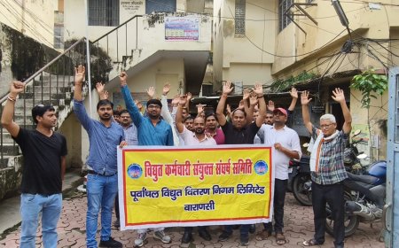 VARANASI:बिजली के निजीकरण के विरुद्ध बिजलिकर्मियो ने  आज 269वें दिन भी समस्त कार्यालयों पर जारी रखा विरोध प्रदर्शन