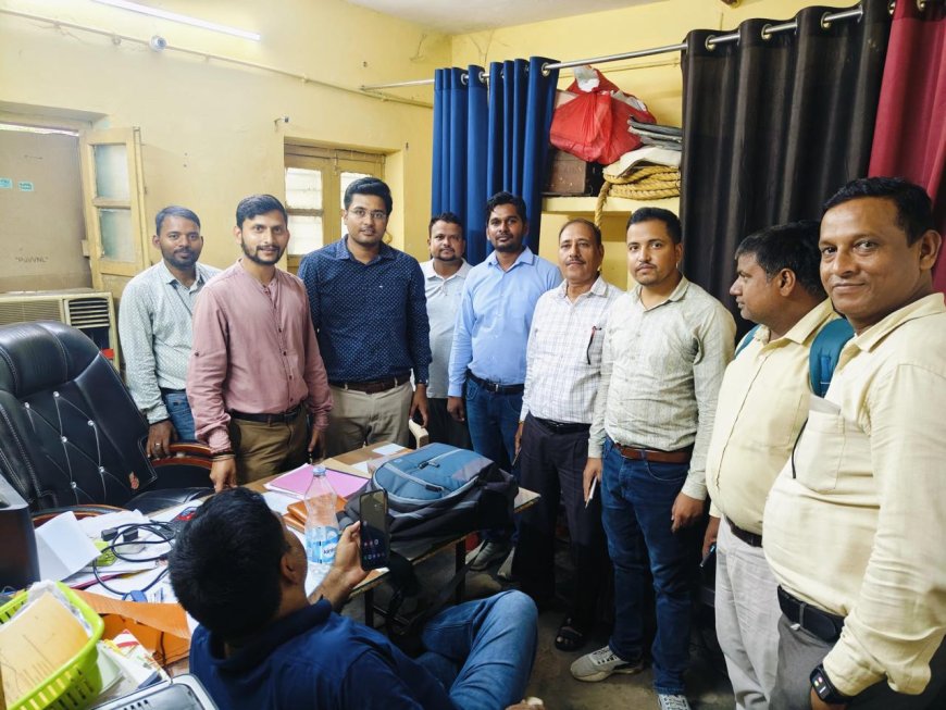 बनारस के बिजलकर्मीयो ने आज भी बिजली के निजीकरण के विरुद्ध विरोध प्रदर्शन के माध्यम से अपनी आवाज बुलंद की