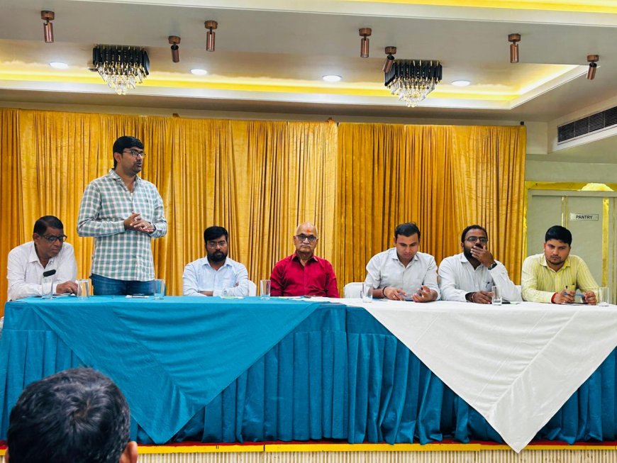 विधुत संघर्ष समिति ने बिजली के सभी संविदाकर्मियों को होमगार्ड और सफाईकर्मीयो की तरह मुख्यमंत्री जी के निर्देशानुसार विधुत दुर्घटना पर 35-40लाख रुपये देने का किया मांग