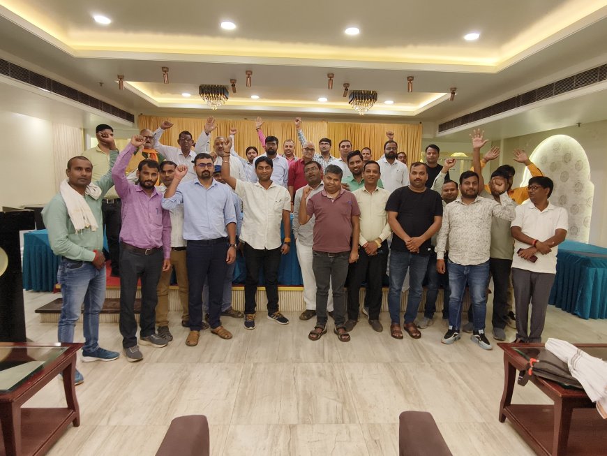 विधुत संघर्ष समिति ने बिजली के सभी संविदाकर्मियों को होमगार्ड और सफाईकर्मीयो की तरह मुख्यमंत्री जी के निर्देशानुसार विधुत दुर्घटना पर 35-40लाख रुपये देने का किया मांग