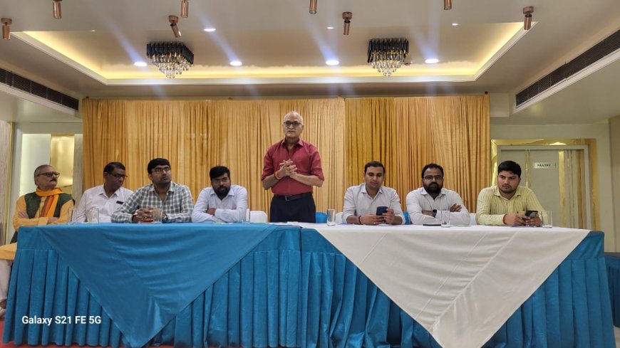 विधुत संघर्ष समिति ने बिजली के सभी संविदाकर्मियों को होमगार्ड और सफाईकर्मीयो की तरह मुख्यमंत्री जी के निर्देशानुसार विधुत दुर्घटना पर 35-40लाख रुपये देने का किया मांग