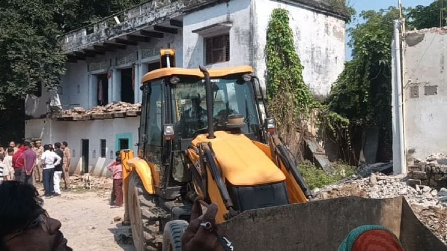 Varanasi: बुलडोजर एक्शन की गरज से ग्रामीणों में रोष