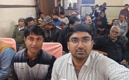 निजीकरण के विरोध का  385वां दिन-बैठक कर संविदाकर्मियों के छटनी व उपभोक्ताओं के साथ प्रबंधन द्वारा उलंघन कर प्रताड़ित करने आदि लेकर संघर्ष समिति की बनाई गई रणनीति ,उपभोक्ता हित के लिए देश के संसद द्वारा बनाया गया कानून है इसका उल्लंघन ठीक नही-संघर्ष समिति